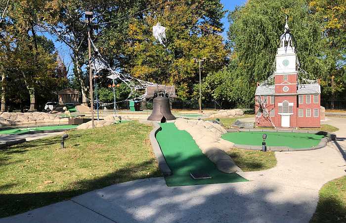Miniature golf at Franklin Square in Philadelphia (Photo: Rachel Kops)