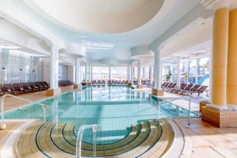 Experience an unforgettable Pesach at the David Dead Sea Resort & Spa with Tour Plus.