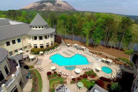 Experience Passover 2026 in Atlanta with Horizon Getaway at Atlanta Evergreen Lakeside Resort.